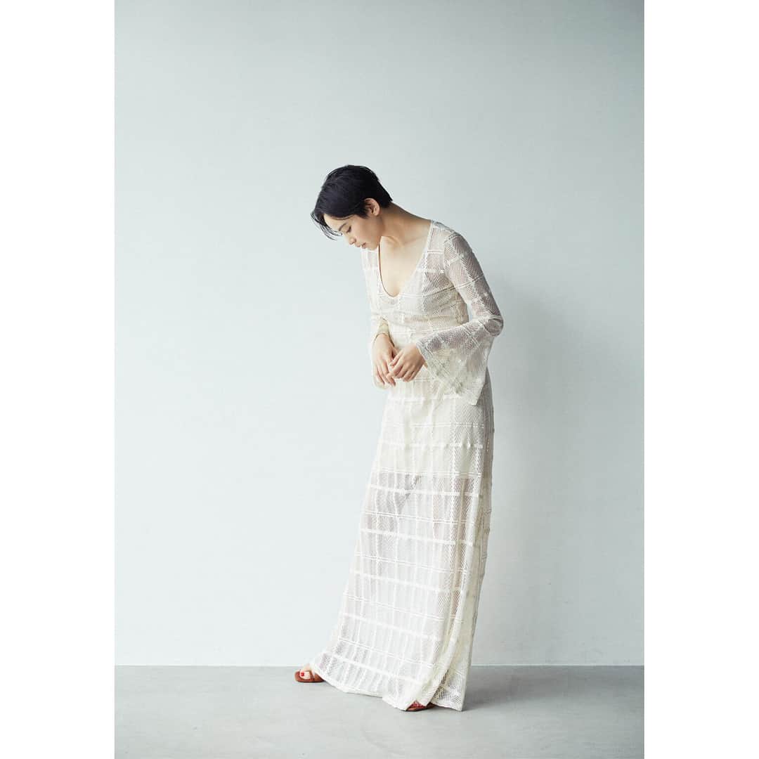 NOBLEさんのインスタグラム写真 - (NOBLEInstagram)「“Scent of White” ふわっと柔らかに香り立つような清潔感を大事に。 身だしなみや所作には、その人の人柄や暮らしぶりも映し出されるものだから。 dress「rame」¥39.000(+tax) coming soon sandal「ELIN」¥40.000(+tax)  #new#lookbook#fashion#lace#dress#elin#coordinate#clean#trend#ss#2018#noble#baycrews#ルック#ルックブック#コーデ#レース#レーストップス#ワンピース#ドレス#ノーブル#ベイクルーズ#モデル#比留川游」2月26日 10時32分 - noble.jp