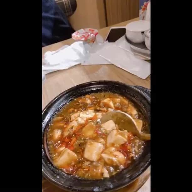 のインスタグラム：「動画でぇぇす🌶 ・ #激辛 #激辛料理 #激辛グルメ #激辛好き #激辛部 #激辛女子 #辛スタグラム #激辛アミーゴ #カラミーゴ #spicy #spicyfood #DALIAN #ららぽーと #麻婆豆腐 #火鍋 #唐辛子」