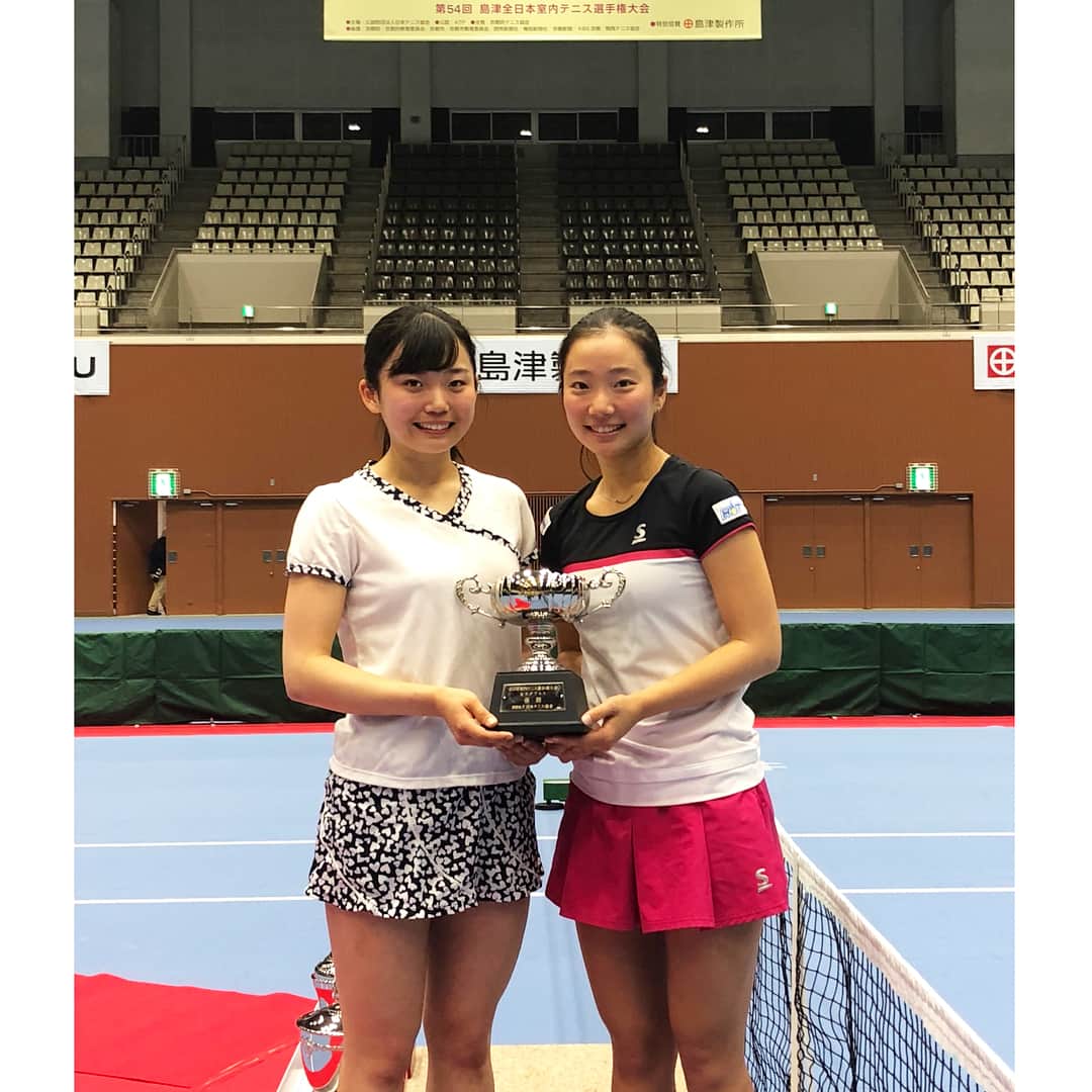 小堀桃子さんのインスタグラム写真 - (小堀桃子Instagram)「. 島津全日本室内テニス選手権、単複優勝しました！🥇🏆🥇 シングルスはプロ初優勝、単複優勝したのは初めてです。 すっごく嬉しいです。 はるなちゃん、ありがとう！❣️ 応援してくださった皆様、本当にありがとうございました。 これから国内の大会が続くので、調整してまた頑張ります。 次は慶應、25,000ドルです。 #全日本室内 #単複優勝 #ありがとうございました #tennis #京都 #hat #srixon #toutec」2月26日 15時50分 - kobo_mo
