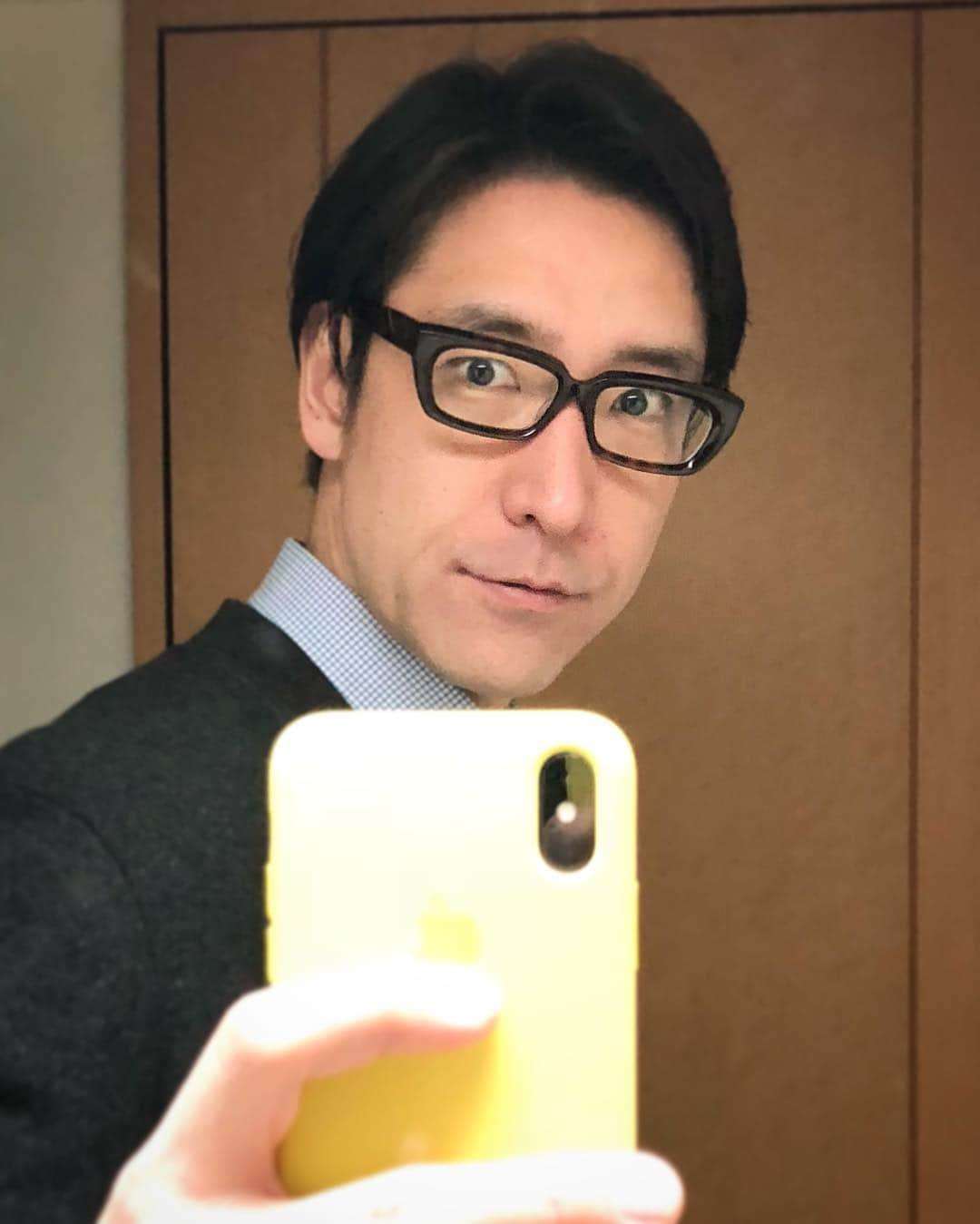 小宮山雄飛さんのインスタグラム写真 - (小宮山雄飛Instagram)「久しぶりに眼鏡を新調した。バディホリーみたいのを探していたのですが、直感的に欲しくなったこちら、50年代の復刻だそうで、やはりその位の時代感が好きなんだなと。20年ぶりくらいにサングラスではなくメガネでライブも面白いかとも。http://hoff.jp」2月26日 17時29分 - yuhikomiyama