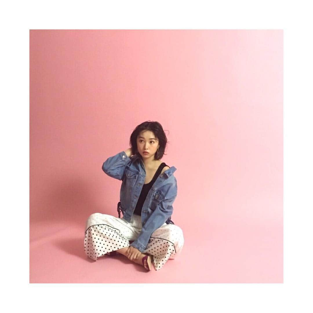 桜井日奈子さんのインスタグラム写真 - (桜井日奈子Instagram)「現在販売中のCanCamに、ヘアアレンジ企画ででてます！  前髪のない髪型は慣れない😬  メイクも、服も、いつもの自分と全然違うから緊張しました  チェックしてみてください🤓  #CanCam」2月26日 19時28分 - sakurai.hinako_official