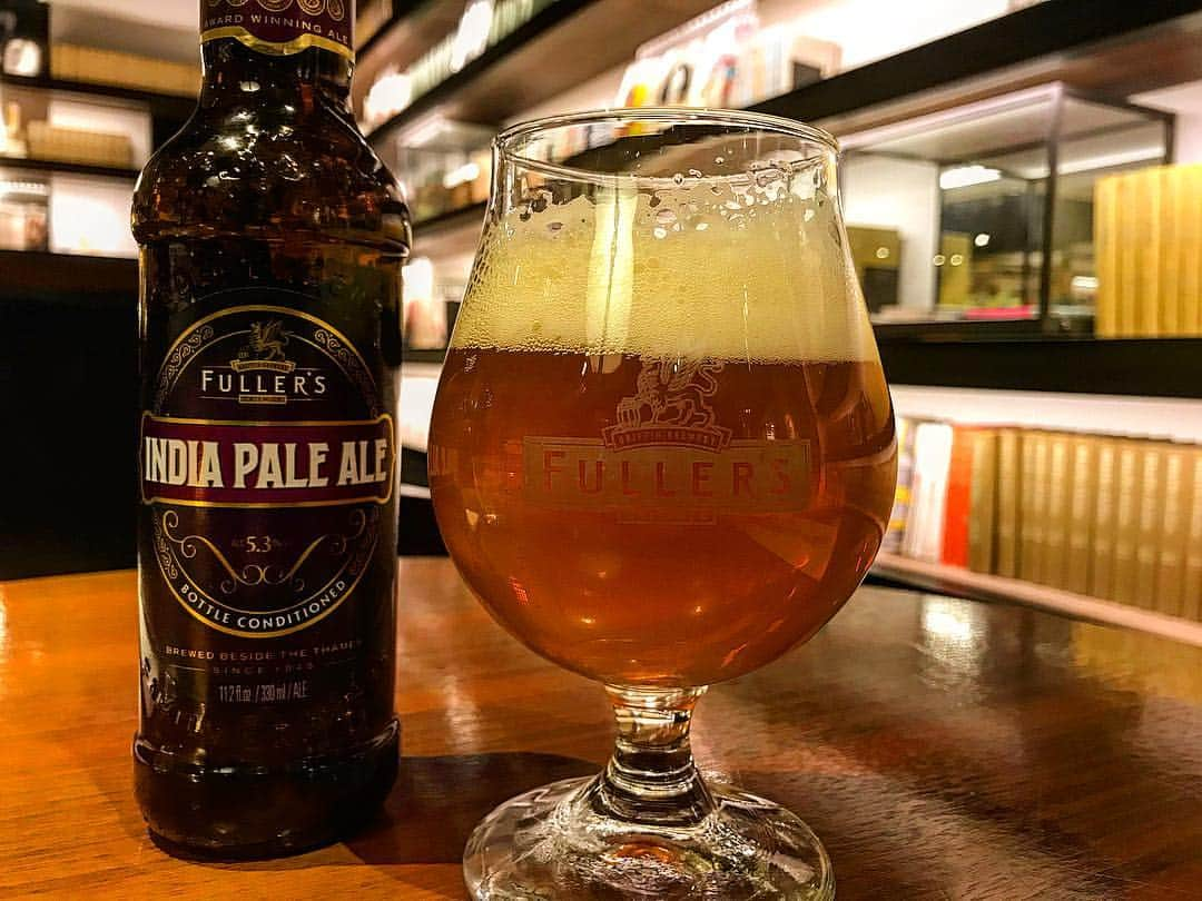 Haisai Chample Beer Festivalのインスタグラム：「代官山蔦谷で飲めるビール🍺 ①フラーズのIPA 美味しい!!! 目の前で注いでくれるサービスにも驚きだけど、注いでくれてる時にくる香りが良くて、早く飲みたい！飲みたい！ってなる😂  #ビール #クラフトビール #イギリス #フラーズ  #ipa #代官山蔦谷 #ビール好き #ビアスタグラム #ビール党 #ビール女子 #beer #craftbeer #fullers #代官山 #蔦谷 #beerstagram #ilovebeer」