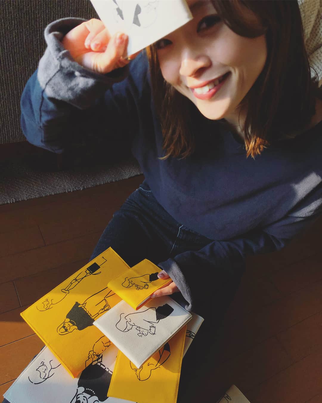 野尻美穂のインスタグラム：「お知らせ📣📣📣☺️ イラストレーターの長場雄さんとRHODIAのコラボ！ 私はイメージモデルをさせてもらいました🤔🧡 LOFTさんで3/17から限定販売となります！ぜひゲットしてね👌 #RHODIA #yunagaba #kaerusensei #ココアもいるよ #mihococoa #LOFT #ノート派とメモ派」