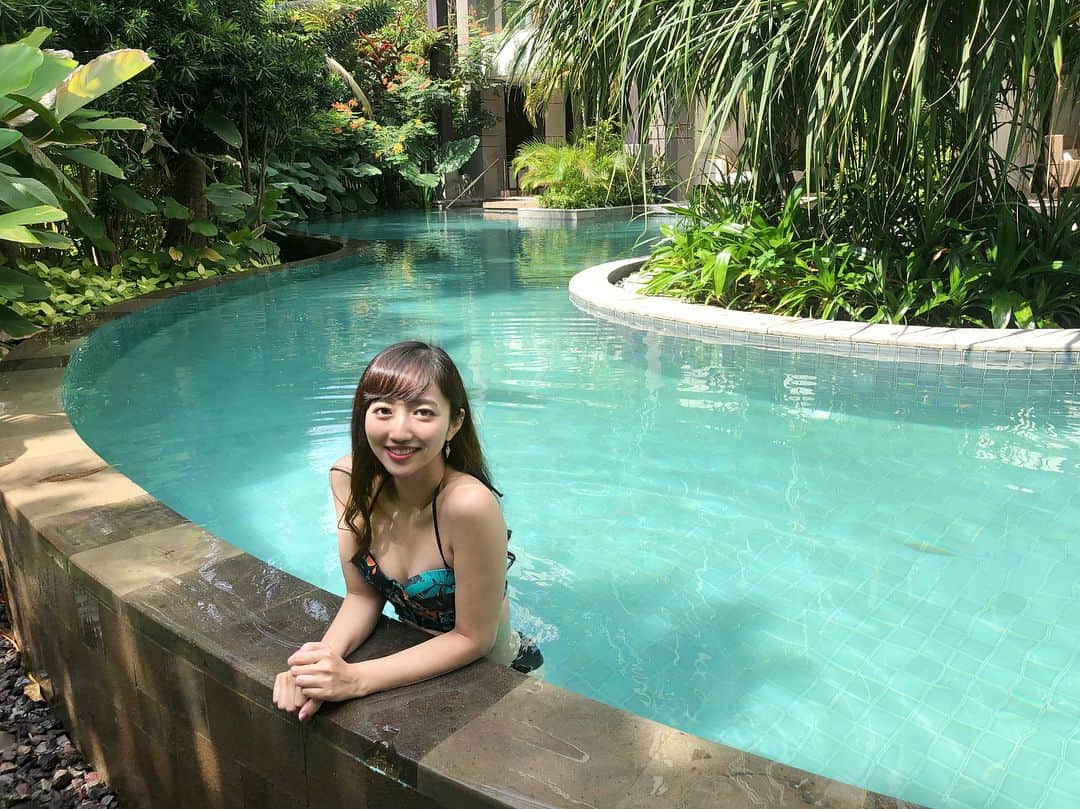 曲渕伊代のインスタグラム：「F R🌴D A Y #privatepool」