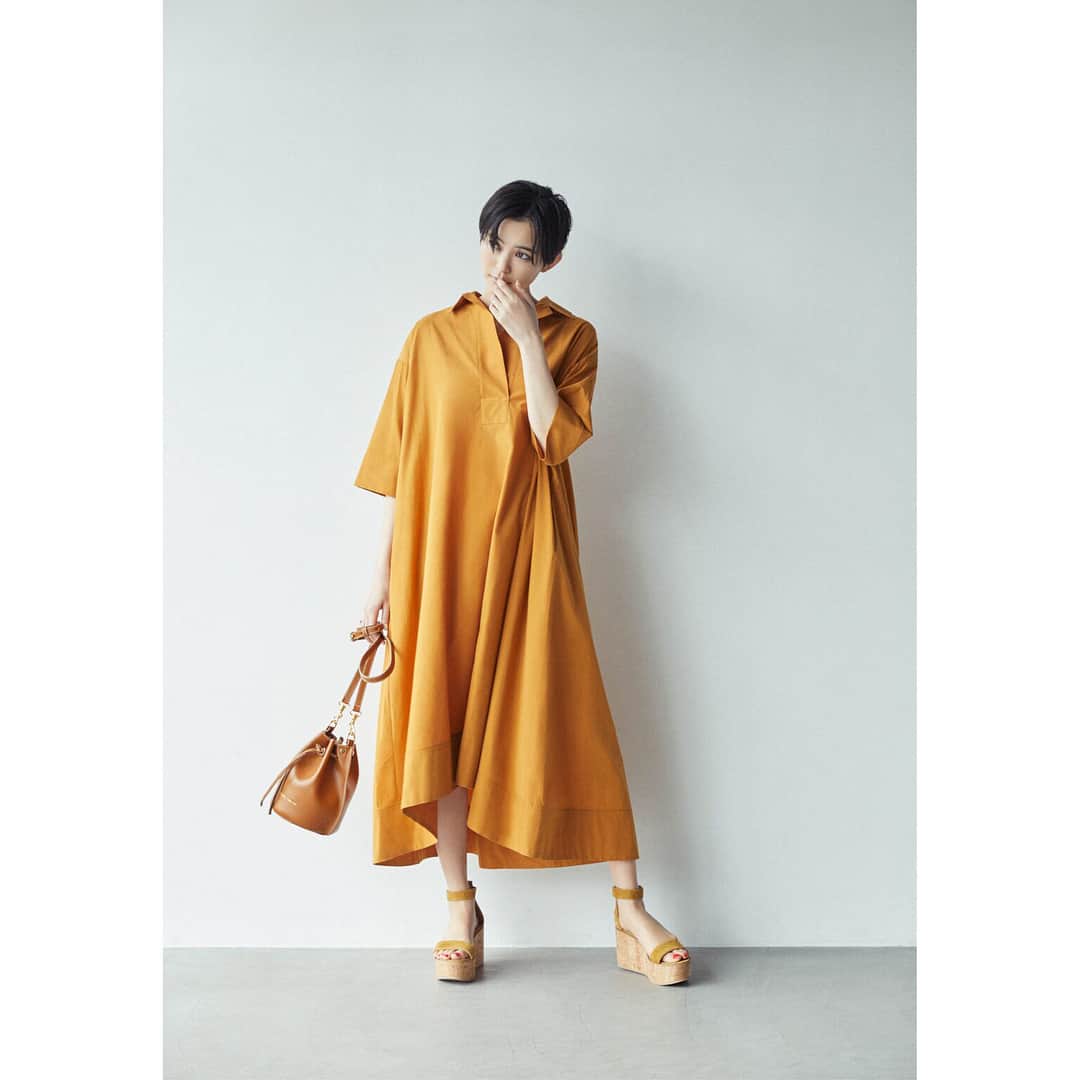 NOBLEさんのインスタグラム写真 - (NOBLEInstagram)「“Being Myself” ブレない軸を持ちながらも、時代の流れや変化を柔軟に受け止める。 どんな時も、自分に素直に、自然体で過ごしたい。 dress ¥31.000(+tax) coming soon sandal「FABIO RUSCONI」¥25.000(+tax) coming soon  #new#lookbook#fashion#fabiorusconi#dress#coordinate#clean#trend#ss#2018#noble#baycrews#ルック#ルックブック#コーデ#カラーワンピース#ワンピース#ドレス#ノーブル#ベイクルーズ#モデル#比留川游」2月26日 20時39分 - noble.jp