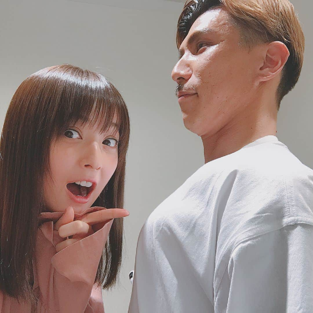 佐々木希さんのインスタグラム写真 - (佐々木希Instagram)「#ヘアーメンテナンス #air#金丸佳右 さん まるちゃん鍛えているのだけど 胸の筋肉が凄い事に…😧」2月26日 22時24分 - nozomisasaki_official