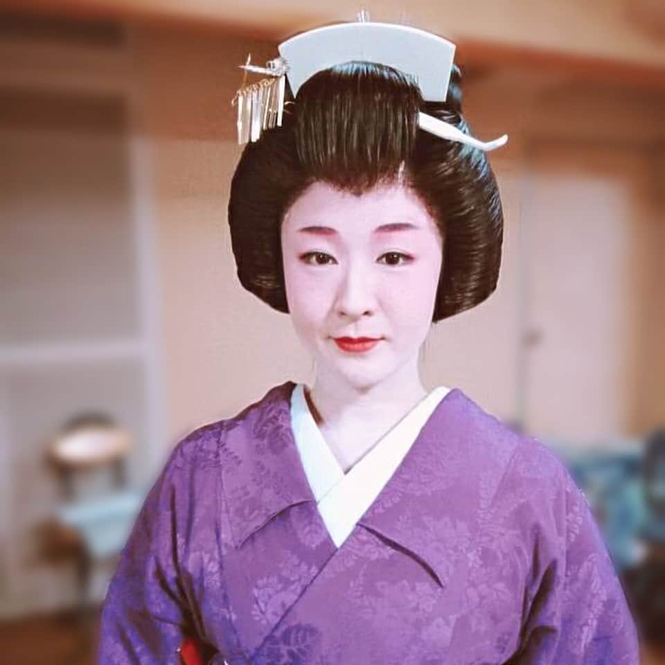 井嶋ナギのインスタグラム：「師匠の花柳美嘉千代先生と、とあるパーティで踊ってきました。珍しくフル拵え！  #日本舞踊 #日本髪 #島田髷 #kimono #キモノ」