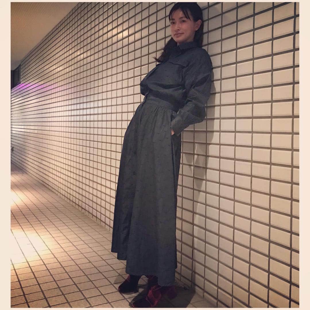 長谷川京子さんのインスタグラム写真 - (長谷川京子Instagram)「由夏ちゃん、このワンピ可愛いですな😍  @sinmedenim @yukaitaya  #sinme」2月26日 23時30分 - kyoko.hasegawa.722