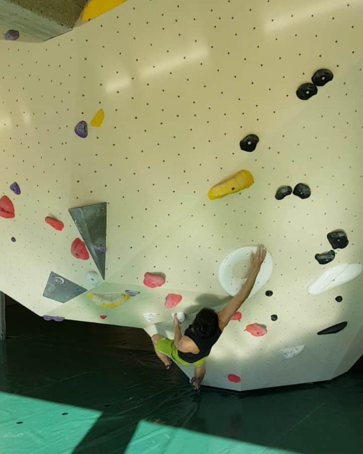 ルスタン・ゲルマノフのインスタグラム：「#rijnboulder  @redbull_rus @redbull @adidasterrex @fiveten_official @frictionlabs #adidasterrex #livewithoutlimits #gr #chalkmatters #climbing #sportclimbing #bouldering #rockclimbing #climbing_pictures_of_instagram」