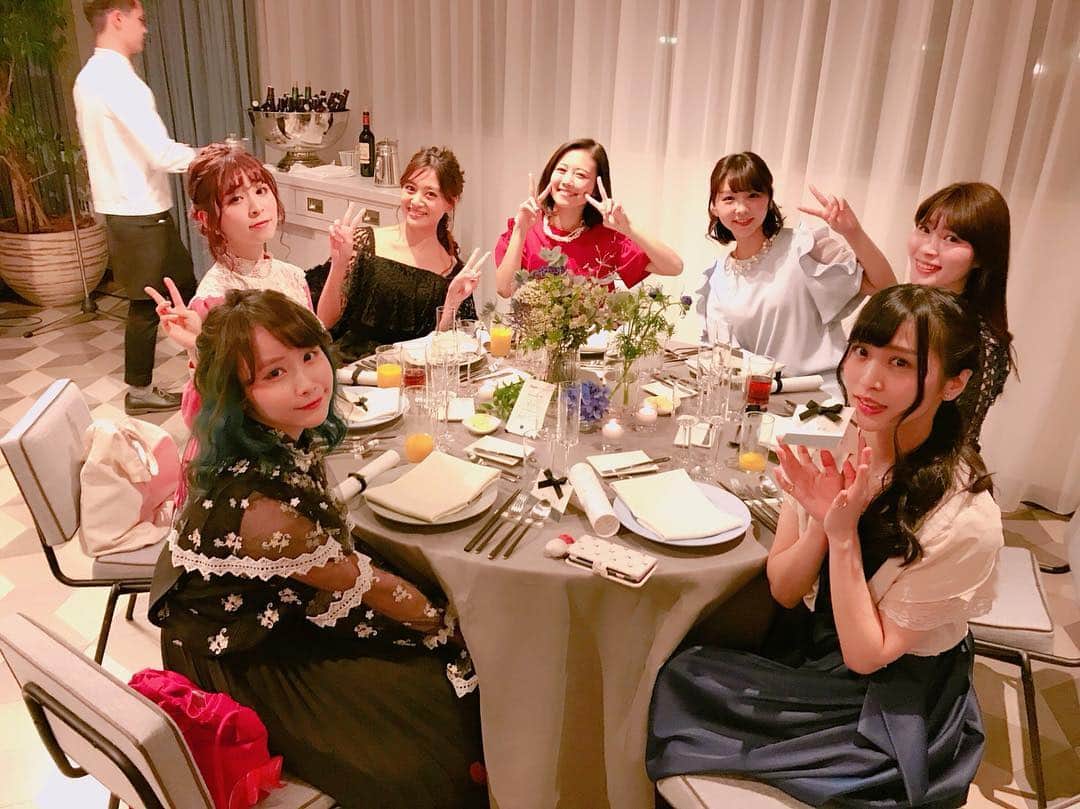 根岸愛のインスタグラム：「シソンヌ長谷川忍さんの結婚式にPASSPO☆全員でお邪魔してきました！ずっとニコニコしちゃいました😊本当に素敵な夫婦。どうか末永くお幸せに！ #PASSPO #シソンヌ #長谷川忍 #結婚式」