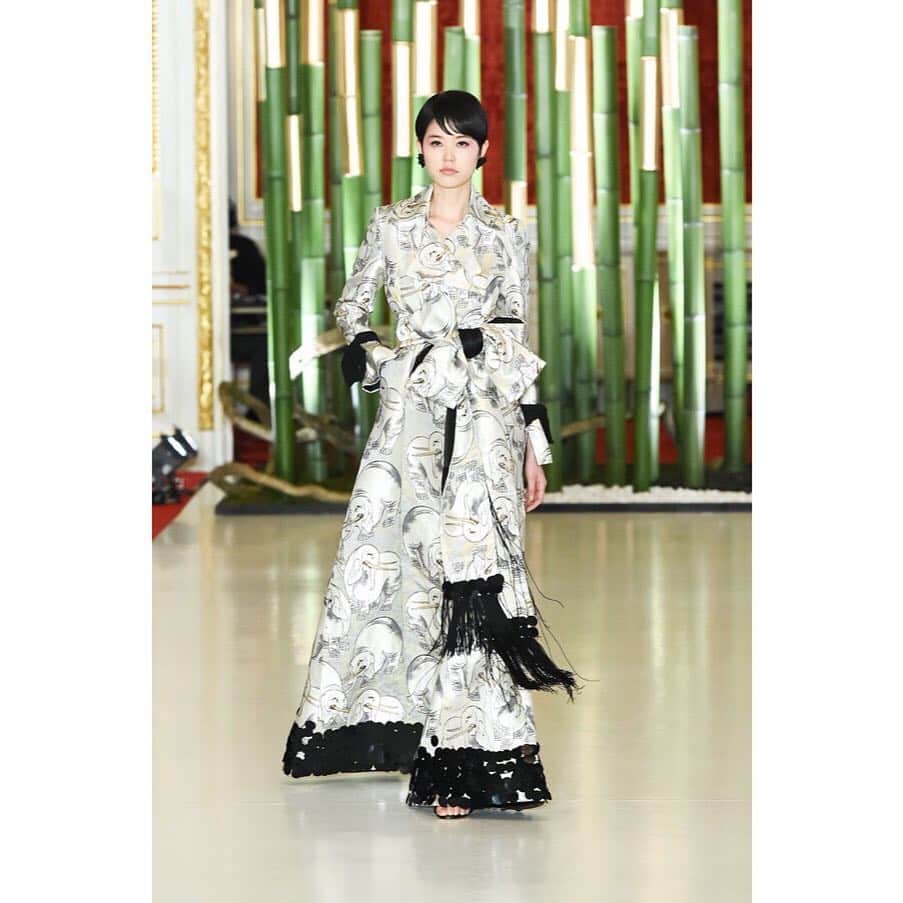 SATORU JAPAN Inc.さんのインスタグラム写真 - (SATORU JAPAN Inc.Instagram)「． 国宝・迎賓館赤坂離宮にて行われたユミカツラ 18SSオートクチュールにサトルのモデル達が出演しました！ ◆YUMI KATSURA @yumikatsura_ Yumi Katsura Grand Collection in Tokyo ~BEYOND EAST & WEST~ Model:#REINA @kimchann_5 ． #YumiKatsura #ユミカツラ #桂由美 #オートクチュール #迎賓館赤坂離宮 #迎賓館 #東京 #日本 #国宝 #ドレス #ファッション #ファッションショー #ランウェイ#モデル #モデル事務所 #サトルジャパン #model #japanesemodel #modelagency #satorujapan #beauty #fashion #fashionshow #japan #tokyo #dress #runway #catwalk #woman」2月27日 12時22分 - satorujapan_official