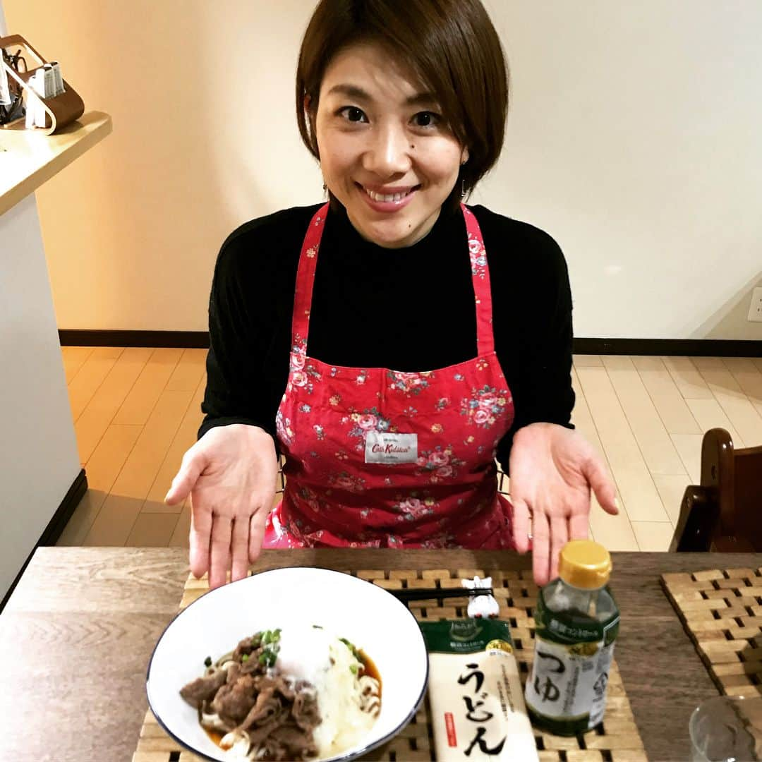 潮田玲子さんのインスタグラム写真 - (潮田玲子Instagram)「『玲子飯×Tarzan×三菱食品』 今回は糖質コントロールうどんと糖質コントロールめんつゆを使い、ぶっかけ牛とろ玉うどんを作りましたー! うどんは糖質が高いですが、このうどんの麺を使えば糖質カットされ安心して食らべれます。 牛肉と山芋、温泉卵を使ったこのうどん、美味しくないわけがない!笑  いつもより豪華で美味しいうどんの完成です。  皆さんもぜひお試しくださいね! #からだシフト #がんばりすぎない糖質コントロール project  #糖質 #低糖質 #糖質コントロール #ロカボ  #玲子飯」2月27日 12時46分 - reikoshiota_official