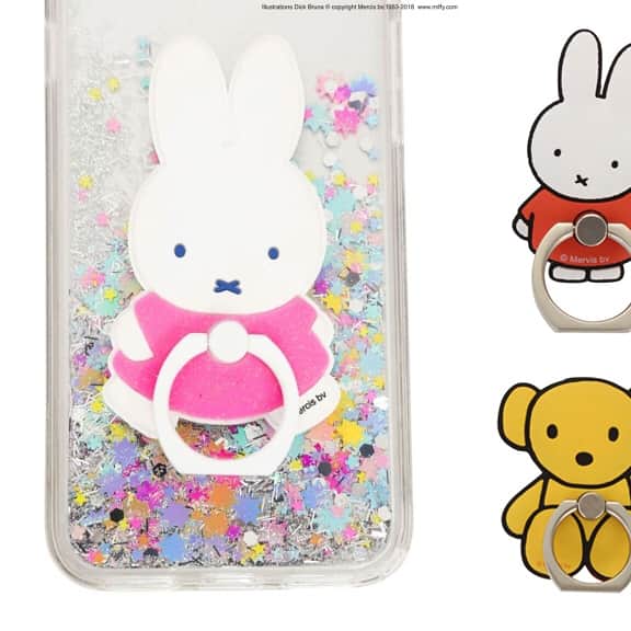 のインスタグラム：「【merry jenny】 #miffy #コラボアイテム⠀ 爆発的HIT中！ 完売していた #スマホケース ⠀ [ #きらきら #miffy #iPhoneケース ]が再入荷しました！⠀ その他、ビビッドな #トレーナー や、⠀ 付けるだけで #ミッフィーグッズ に早変わりする今流行りの #バンカーリング も⋆⠀ お求めはファッション通販モバコレでت　プロフィールのURLからどうぞ⇩⠀ .⠀ @mobacolle⠀ .⠀ #merryjenny #メリージェニー #miffylover #miffy60th #miffycollection #ミッフィー #うさこちゃん #置き画フォトジェニック #instagood #インスタ映え #ファッション #cute #かわいい #kawaii #beautiful #お洒落さんと繋がりたい #女の子のカワイイを応援 #モバコレ #mobacolle」