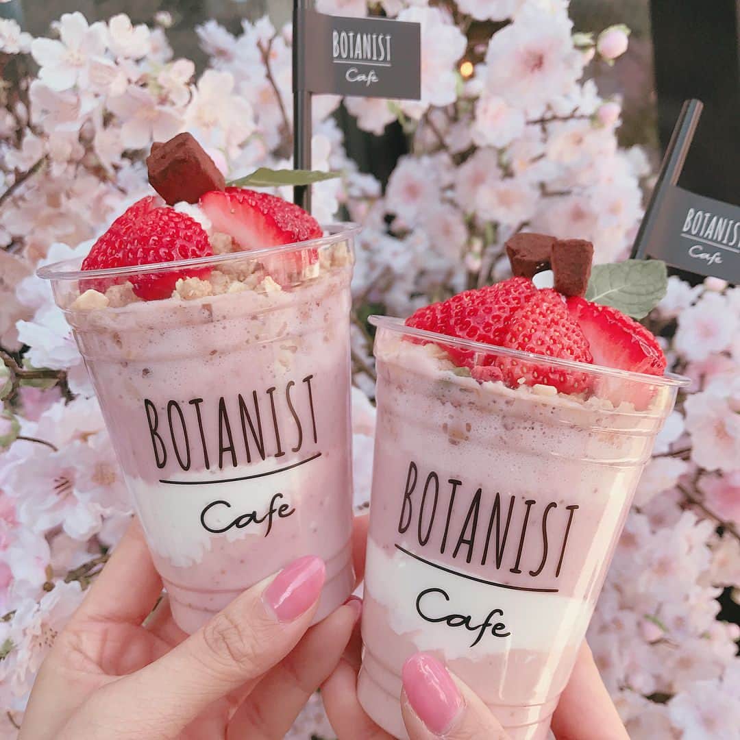 Tastimeのインスタグラム：「🌸季節限定の可愛いスムージーボンボンが登場🎉 BOTANIST cafe💓 東京都渋谷区神宮前6-29-2 助川ビル2F 〜¥999 11am〜8pm  Photo by @ns30xx @___bluelatte___」