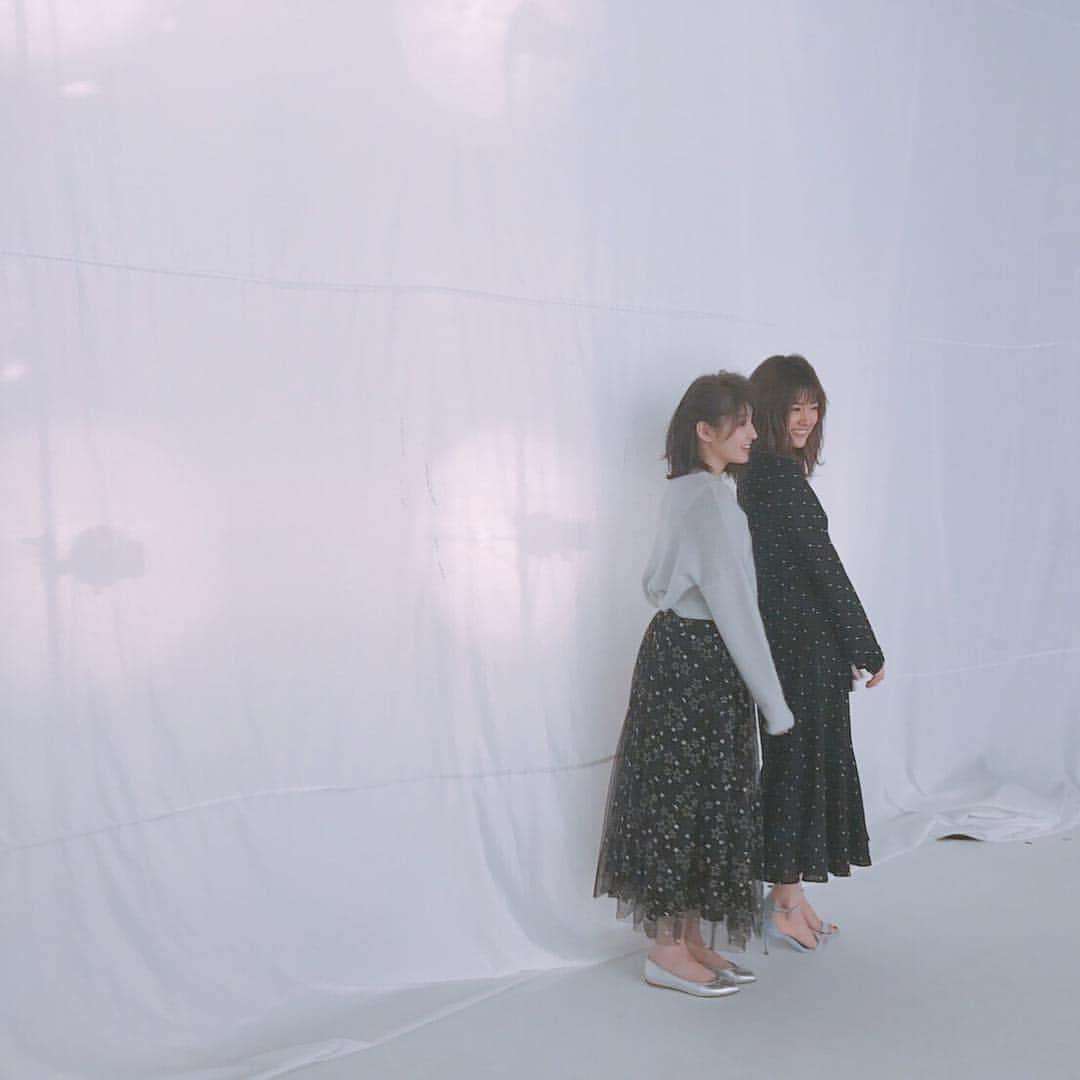 乃木坂46のインスタグラム：「ビューティ好きメンバー・#井上小百合 さん& #樋口日奈 さん💜2人の対談、注目です！  #N46MODE #乃木坂46 #井上小百合 #樋口日奈」