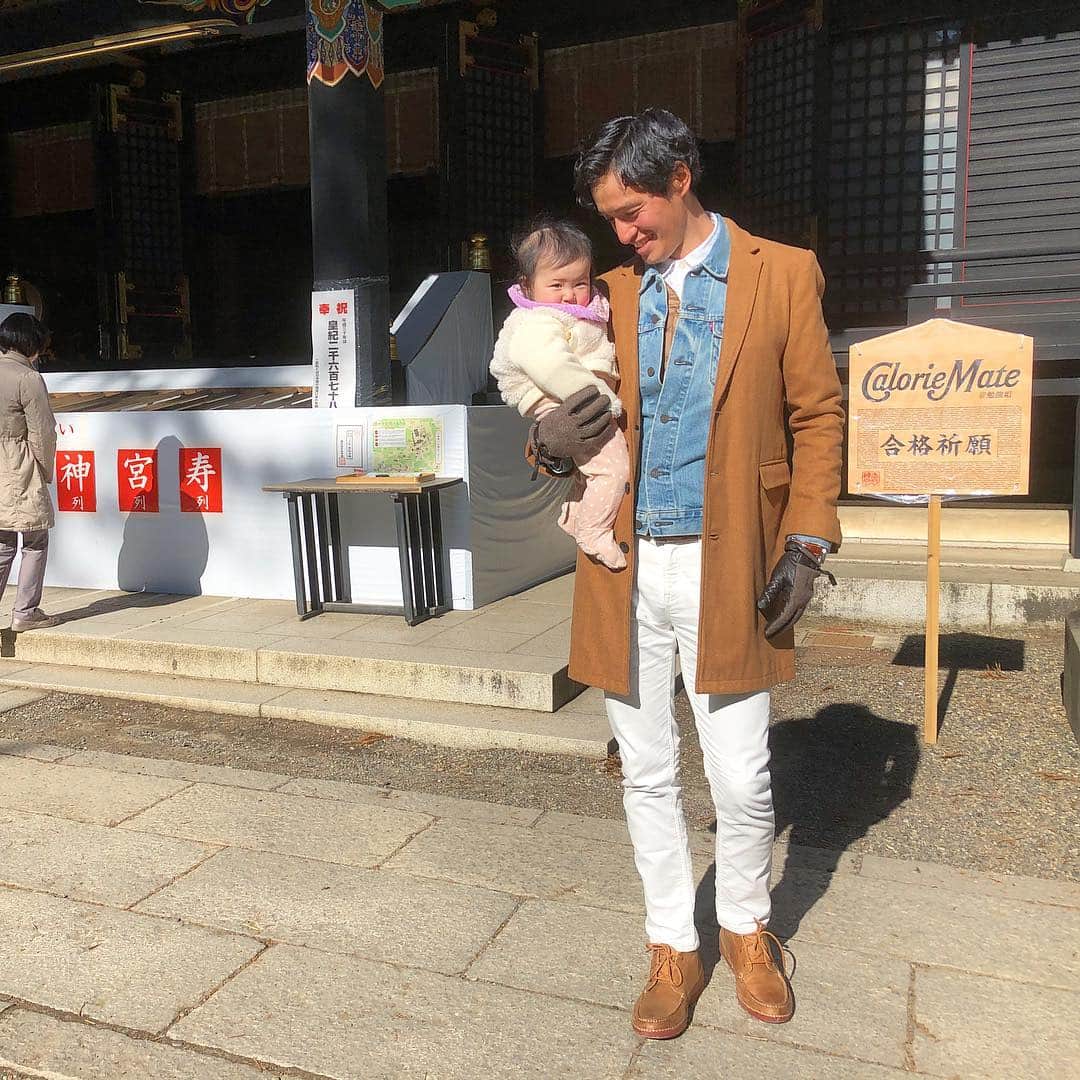kazuki iwaiのインスタグラム：「今更code🙃 . 2月はあっという間に終わってもう3月🌸 娘が産まれてから月日が経つのが早い早い🙄 それだけ日々が育児と仕事で充実してるって事でOK🙆🏽‍♂️ . . #ootd#instalike#fashion#me#men#mensfashion#like4like#followme#bayflow#ugg#uniqlo#breitling#今日のコーデ#銚子#農家#パパコーデ#親バカ部」