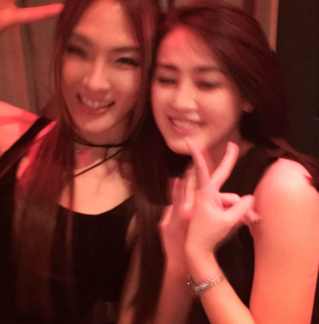 のインスタグラム：「楽しかった♪ @ZAKURO_Osaka 🍷🍻💓 DJsの音もハウスからテックまで心地良い幅広さで☺️時間経つのが早かった💯🙌💕 2018.02.23 FABBY at ZAKURO Osaka」