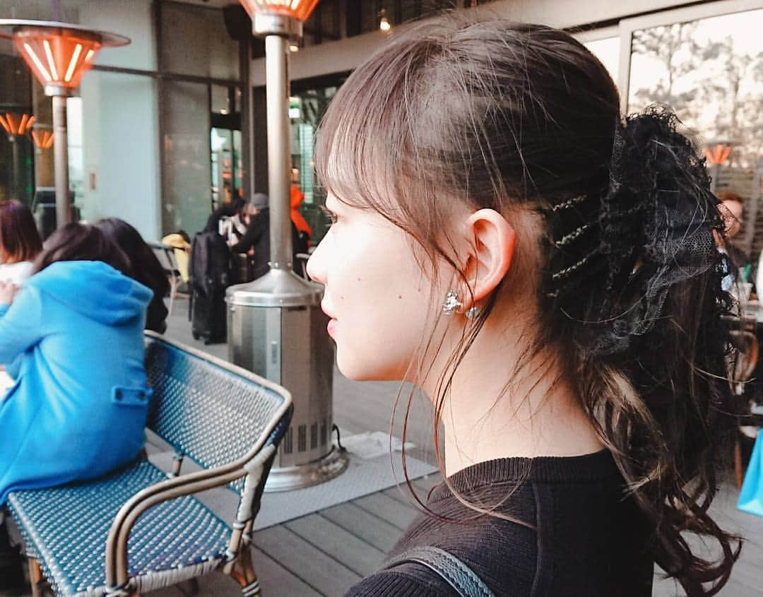 岡田ゆり子さんのインスタグラム写真 - (岡田ゆり子Instagram)「△▽△▽△▽ . . .  ポニーテール♪  100円ショップで買った手芸用の レースをそのままぐるぐる巻いてるよ❤️ #ヘアアレンジ #ポニーテール #100均 #ダイソー #フリルテープ #レース」2月27日 21時23分 - yyy__0520