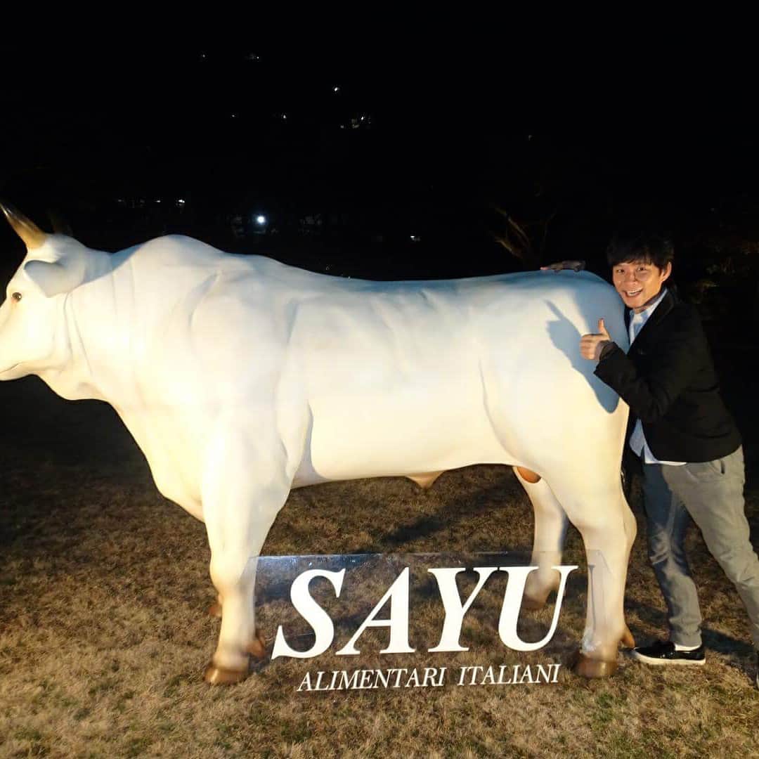 渡部建のインスタグラム：「なんとイタリア大使館内で、貴重なキアナ牛のパーティー！ #すごい贅沢 #イタリアンの名店の皆さまと #SAYU」
