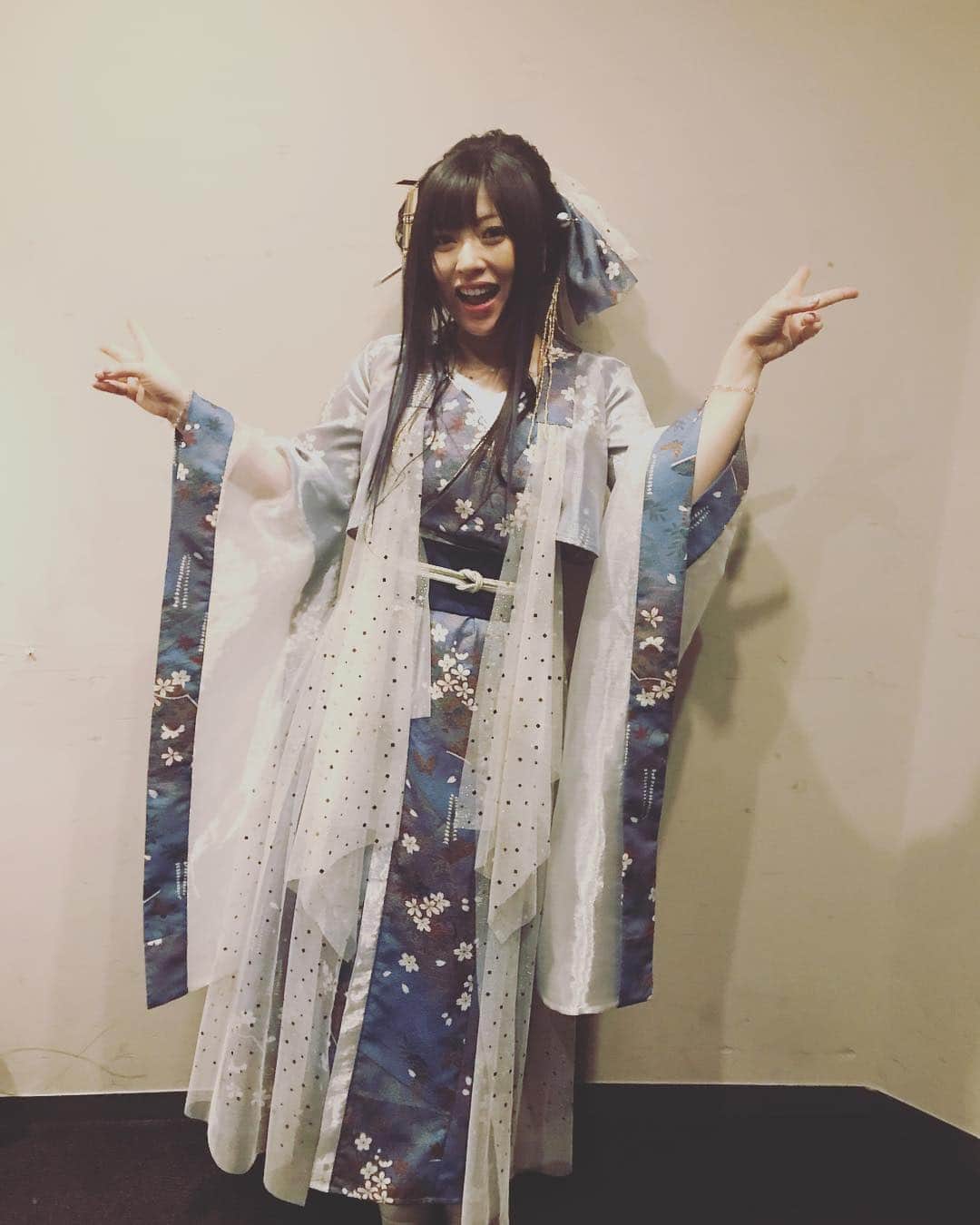 鈴華ゆう子のインスタグラム：「227さんのライブへゲスト出演してきましたー！ 新衣装にて(*´∀｀*)とってもきもちよーく歌いました(´艸｀) 227、6周年おめでとー！」