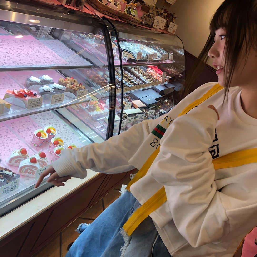 京佳さんのインスタグラム写真 - (京佳Instagram)「ケーキ屋さんは いつ行ってもわくわくするし 楽しいよね。 ファンシーだよう💓🍰 #🍰 #ケーキ #美味しい #可愛い #楽しい #わくわく #ドキドキ」2月27日 23時48分 - kyouka_1202