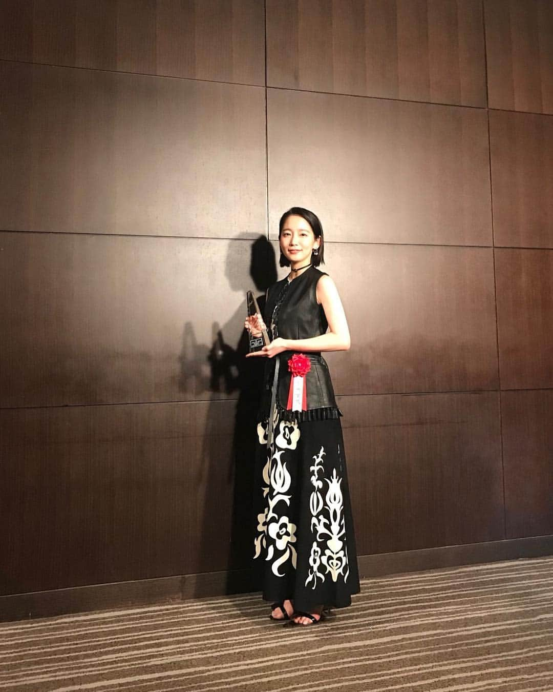 吉岡里帆さんのインスタグラム写真 - (吉岡里帆Instagram)「WEAR更新！ http://wear.jp/rihoyoshioka/  洋服、アクセサリー :Dior 靴 :GIANVITO ROSSI  @dior  @gianvitorossi」2月28日 16時20分 - riho_yoshioka