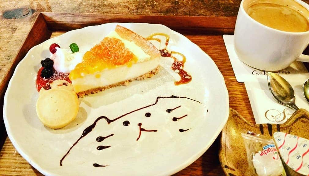 片山美紀さんのインスタグラム写真 - (片山美紀Instagram)「チーズケーキ専門店で、お茶。忙しい女性がとにかく少しでも癒される場所を作りたいと思ってお店を開いたそうです。自分でそういう場を提供できるって素敵ですね✨✨まさに癒しの空間でした(*´∇｀*) #すずとらカフェ#チーズケーキ#カフェ#コーヒー#カフェ開業#ネコ#ネコカフェではありません」2月28日 10時33分 - mikiktyma_otenkicooking