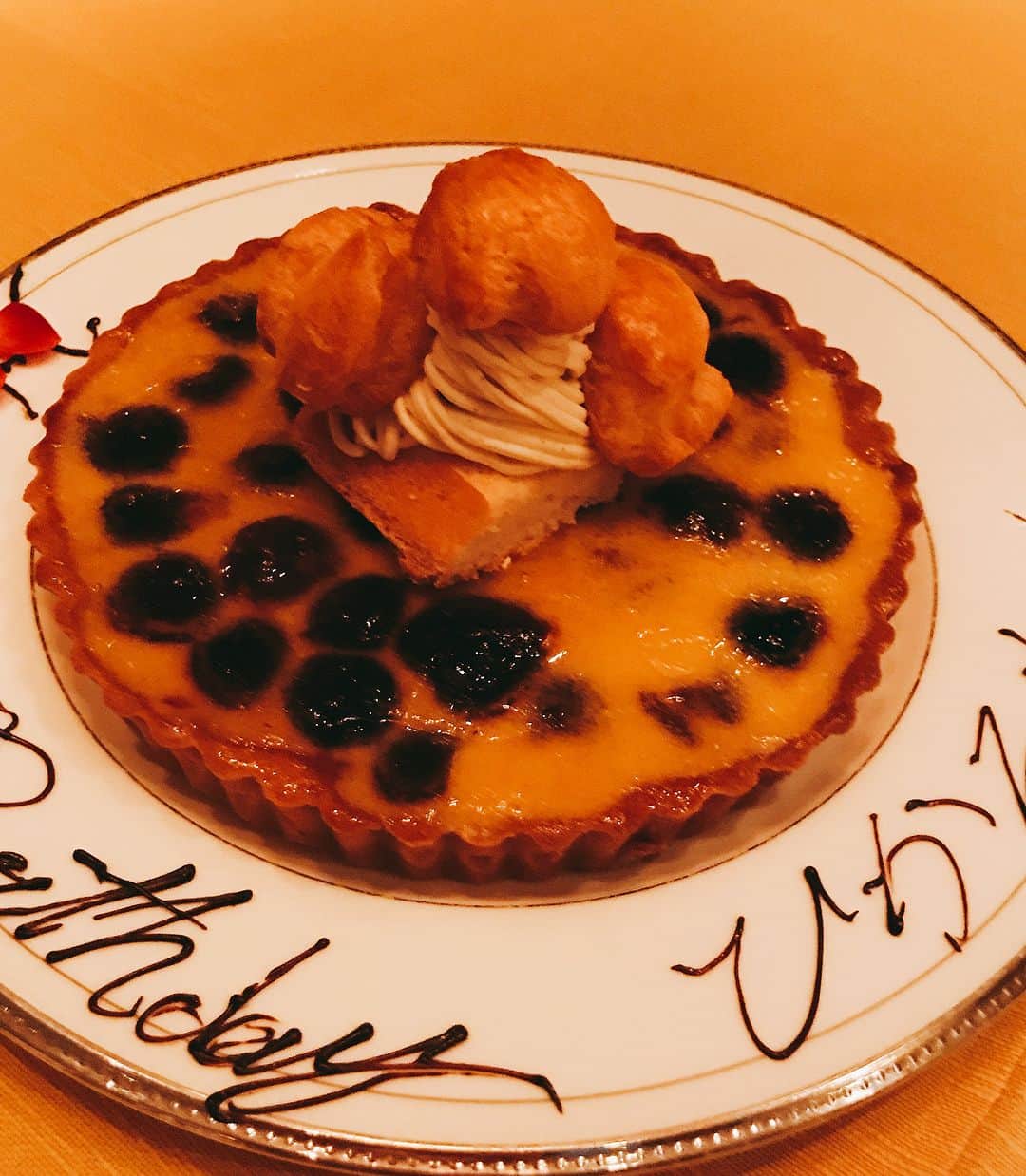 山本ひかるさんのインスタグラム写真 - (山本ひかるInstagram)「わたしはぴば～🧚‍♀️💓 2/28❤️27歳になりました✨✨ くるみんもお祝いしてくれた！嬉しいなん💕 #happybirthday #birthday #cake」2月28日 11時09分 - hikaru0228yamamoto