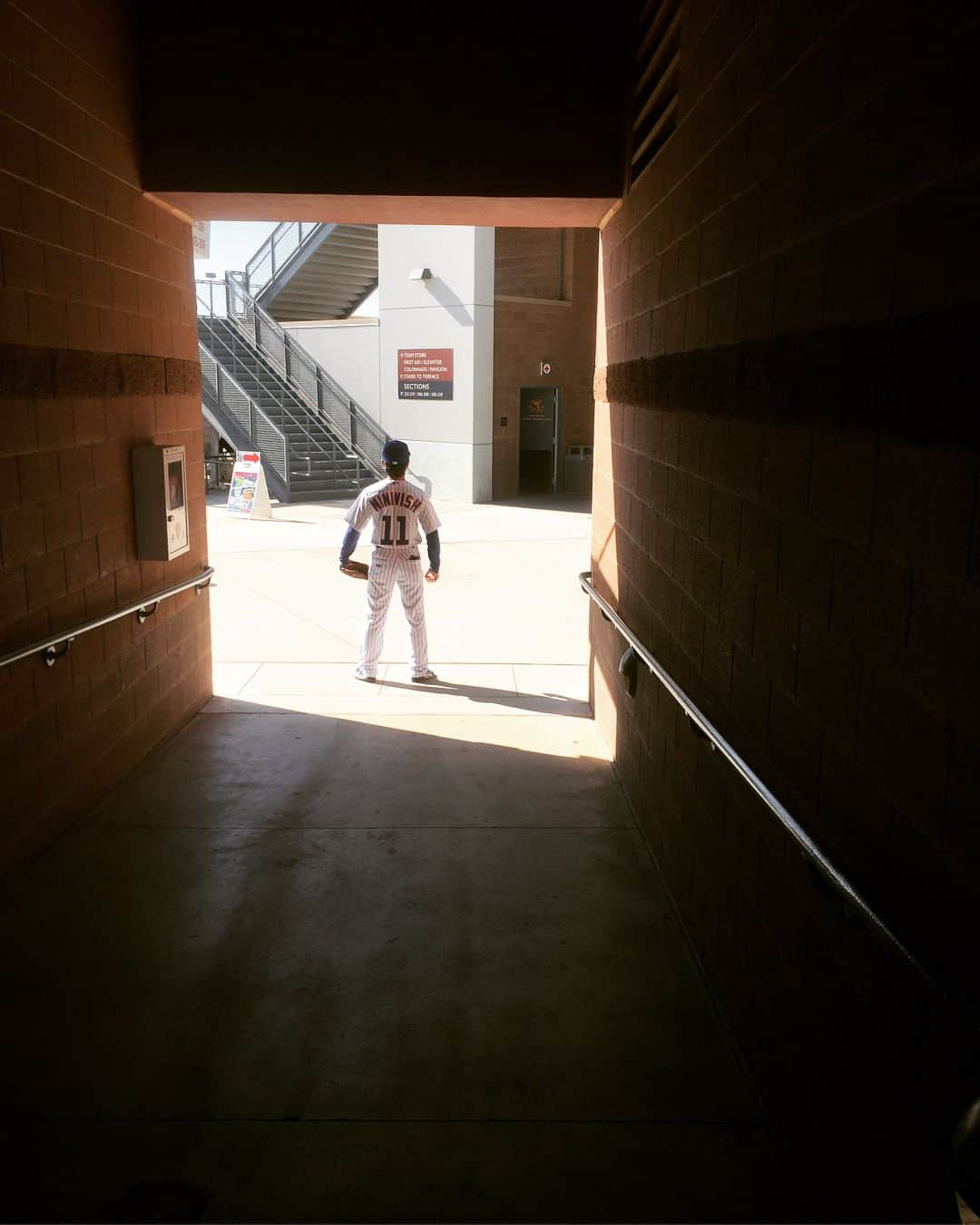 アキテリヤキのインスタグラム：「Chicago Cubs spring training 2018  シカゴカブス・キャンプ  #minivish  #chicago  #chicagocubs  #springtraining  #camp  #mlb #cactusleague  #arizona  #mesa  #ミニビッシュ #シカゴカブス #アリゾナ #アメリカ #野球 #練習」