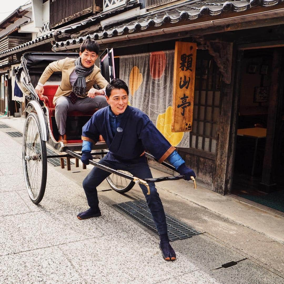 木村拓也さんのインスタグラム写真 - (木村拓也Instagram)「勝山町並み保存地区にて。人力車が映えます #岡山 #真庭 #勝山町 #人力車 #岡山放送 #岸下アナ #今日は #雛祭り #みんなのニュース #上を向いて歩こう #インスタ映え」2月28日 12時20分 - takuya.kimura0801