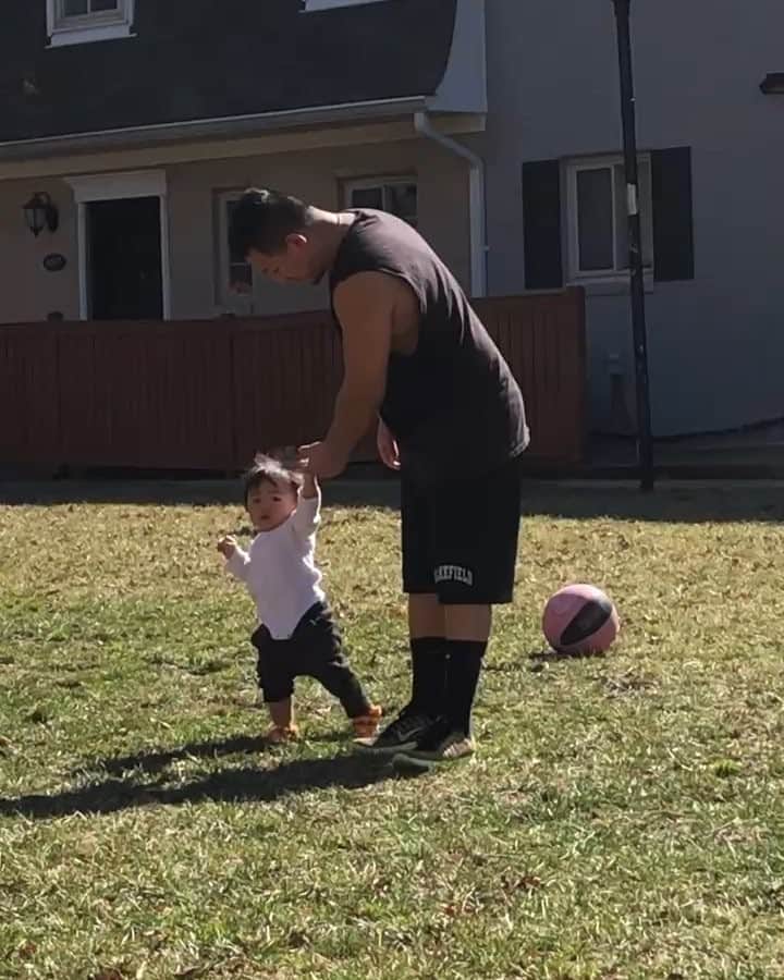 のインスタグラム：「I seriously can’t wait to see this little nugget in 9️⃣ days!! @dance_flu 😍😆🤗❤️🙌🏼 #MyGreatNeice #BabyEva #babyWalking #HappyAlmostFirstBirthday #CantWait #Blessed #Blessings #Family」