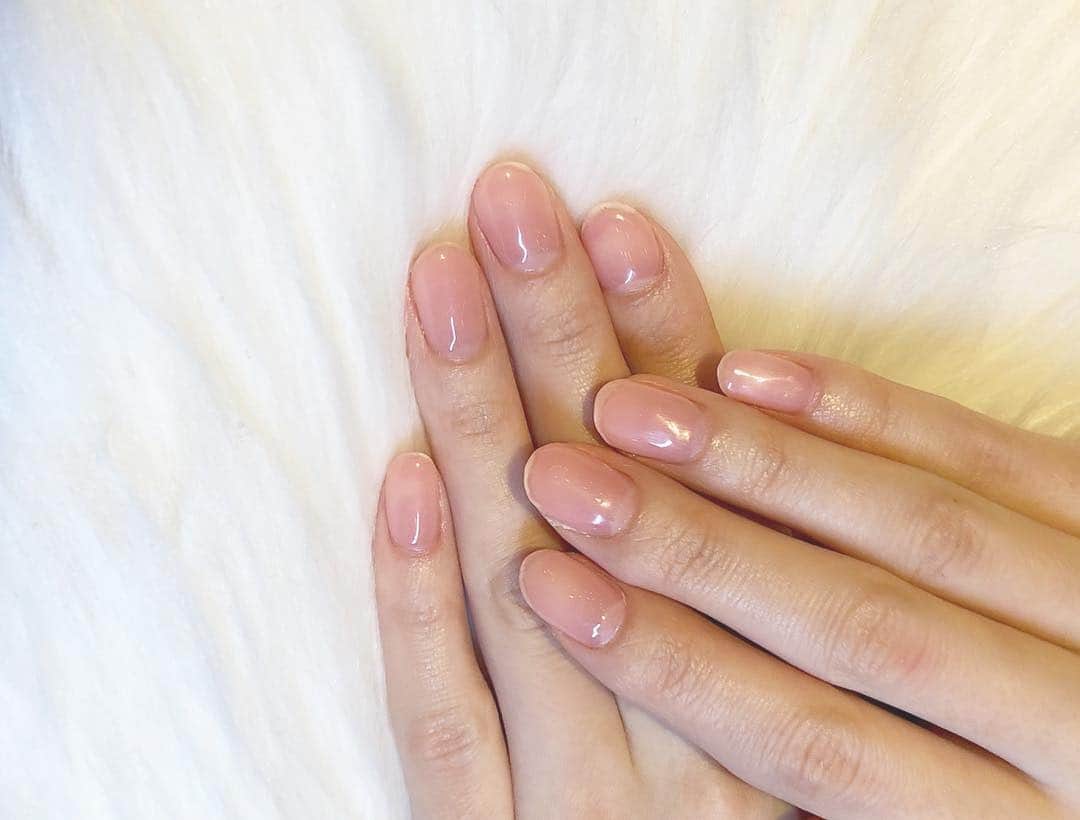 大石絵理のインスタグラム：「とゅるん。💗 #gelnails #clearpink」