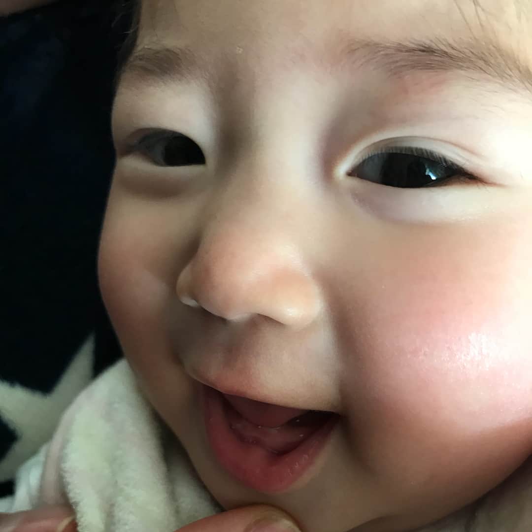 潮田玲子さんのインスタグラム写真 - (潮田玲子Instagram)「歯が生えてきたーー！！ #娘 #6ヶ月 #歯が生えてきた #成長記録」2月28日 16時00分 - reikoshiota_official