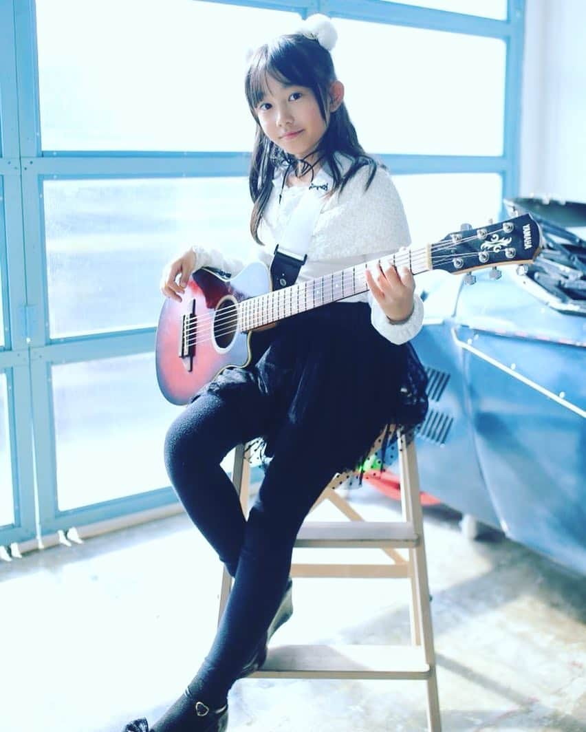 小杉ゆんのインスタグラム：「前回の撮影会のデータいただきました❤️ #ギター女子 #小学3年生 #エレアコ #撮影会 #小杉ゆん #kidsmodel #子役 #小杉ゆん」