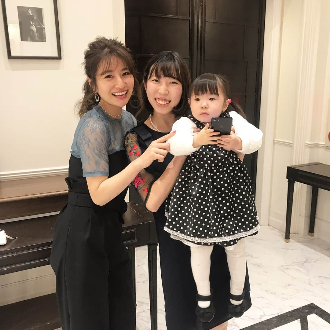 中瀬古ゆきなさんのインスタグラム写真 - (中瀬古ゆきなInstagram)「友達の結婚式にて💒💕🌈 ・ 新婦は高校の友達で、新郎は地元の友達の式だったので、知り合いも多くて本当懐かしかったし楽しかった😍👍地元の後輩のベイビーにずっと会いたくてやっと会えたと思ったらもう２歳だって。。早すぎ💗😭笑🍼れみベイビーはもう本当にかわいくて天使な子だった👼❤️✨✨ ・ 写真たくさんあるのでまたいろいろ載せます☺️✨ ・ #wedding #photo #ha_225 #baby #angel #happy #photo #instagood」2月28日 18時57分 - yuch1129