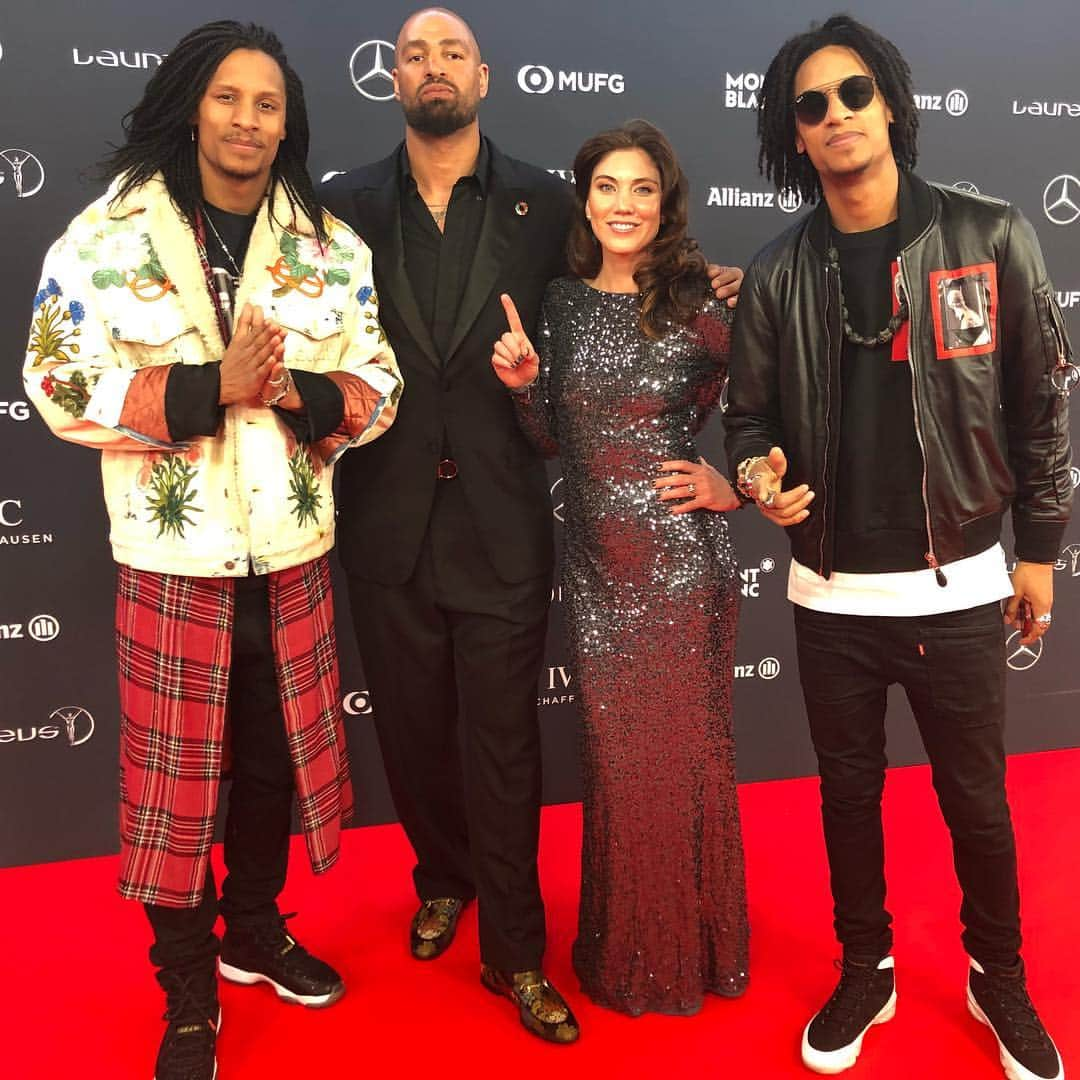 ホープ・ソロさんのインスタグラム写真 - (ホープ・ソロInstagram)「Hey @officiallestwins - Great moves but you can’t have Jerramy’s  jacket…or shoes😜 #Laureus18」2月28日 19時35分 - hopesolo