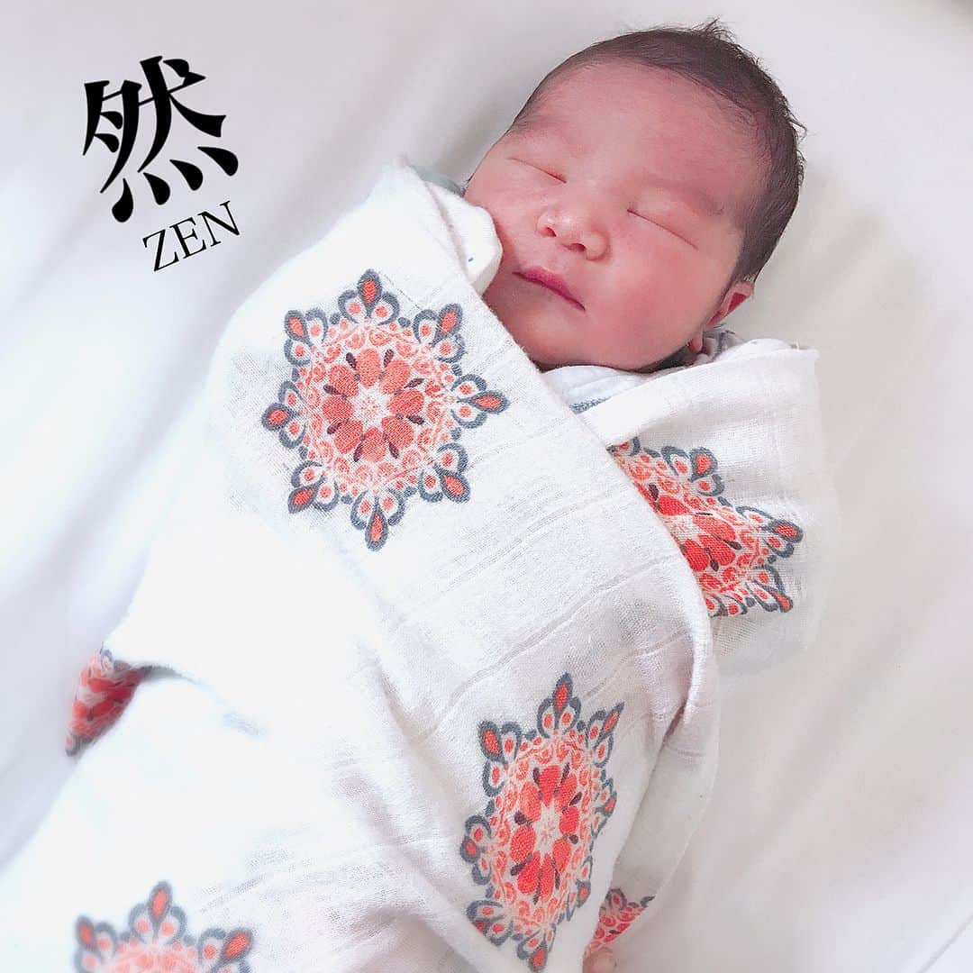 齋藤美波のインスタグラム：「✴︎ #生後2日目 武玄第2号 次男くんの お名前を発表致します。 ・ ・ お名前は.... ・ 大迫  然 (オオサコ ゼン) ・ です👶🏻❤️ ・ 由来は.... 私も旦那も海・山・川・太陽 緑や自然がとても大好き。 全ての大地からの恵みに感謝し 自然を愛し自然に人に愛され 自然と人を寄せ付ける 壮大な自然のように 心の広い子になるように。 ・ 漢字としては自然の"然"から 然の意味として"ありのまま"そのまま" って意味なので、 "何事にもありのままに、自分らしく" って意味も含め "然"という漢字を付けました🧡 ・ 長男 👦🏻 武玄くん 次男 👶🏻 然くん これからよろしくね❤️ ・ ・ 出産レポはまた次に書きます📝 DMやコメントたくさんのお祝いの お言葉ありがとうございます😭❤️ 今度ゆっくり返事しますね(^^) ・ ・ #命名#名付け #最初のプレゼント #次男#誕生#男の子#生後2日目#新生児#生まれたて#大仏#息子#二児の母#男の子兄弟#ママ#安産#出産#和痛分娩#name#present#first#foryou#birthdayboy#love#son#sweety」
