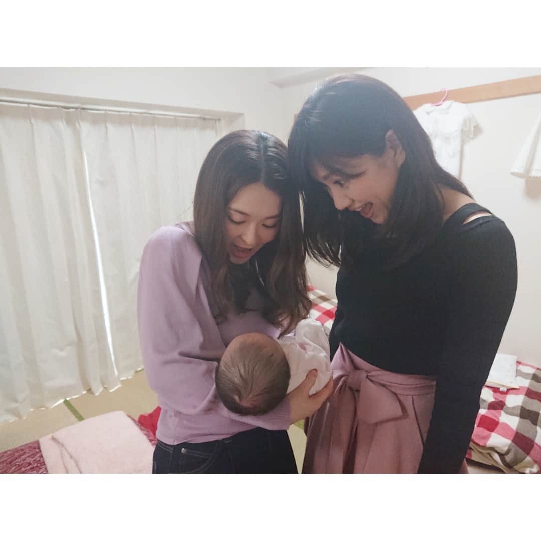 小野口奈々さんのインスタグラム写真 - (小野口奈々Instagram)「・ 山口時代の後輩・大河原あゆみアナウンサーの 赤ちゃんに会いに行ってきました！ 可愛くて可愛くて本当に癒されました～👶💕 大河原ちゃんもすっかり頼もしいママに💪✨ 私が大好きな、彼女のおおらかな性格と おもてなし精神も変わっていなくて 久々の再会でしたが幸せな時間を過ごしました😍 #大河原あゆみアナウンサー #徳田琴美アナウンサー #2人ともかわいい後輩 #山口県」2月28日 20時28分 - nana0no