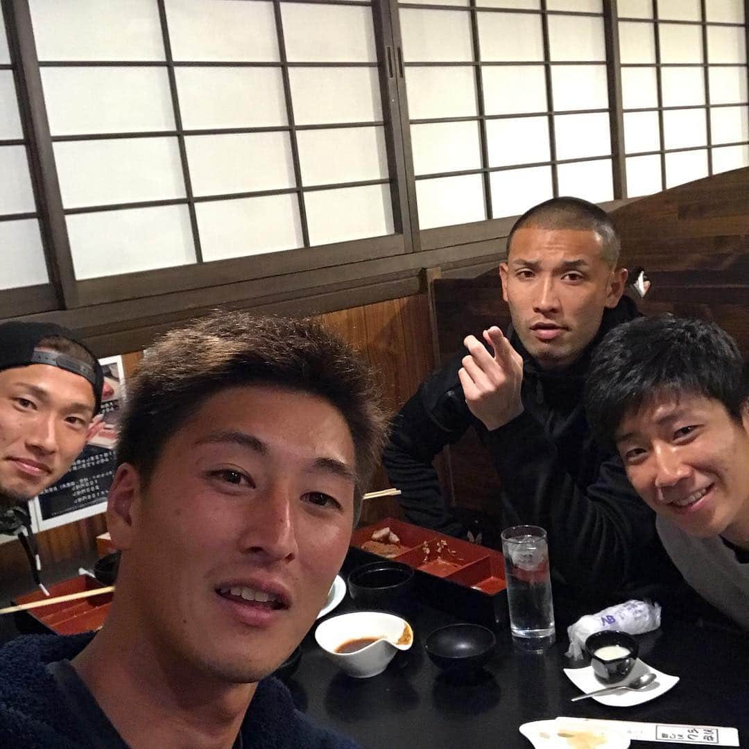 三浦龍輝さんのインスタグラム写真 - (三浦龍輝Instagram)「. .  今日の晩ご飯は﻿ とんかつとし峰に行ってきました﻿ 安定の美味しさ(^_^)﻿ ﻿ 堅碁くんいつもありがとうございます😊﻿ ﻿ #とんかつ  #とし峰  #浜松 #花粉症つらい  #どうすればいいの  #目ん玉取れそう  #お疲れした」2月28日 20時52分 - ryukimiura_official