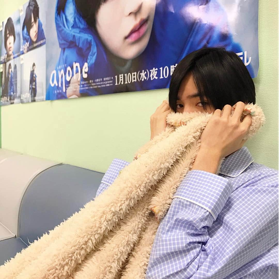 日本テレビ「anone」さんのインスタグラム写真 - (日本テレビ「anone」Instagram)「そして！ついにこの人もインスタ登場😏彦星チラリズムです👀今夜の7話から彦星サイドのエピソードもじわじわはいってきますからね。本当に7話から怒涛の展開の連続なのです😫 #anone #あのね #日テレ #水ドラ #清水尋也 #彦星と尋也くんギャップありすぎな #テンション高めボーイ #なのに彦星のあのイケボのトーンに切り替えるスイッチ #どーなってんすかまじで #軽く混乱 #今夜の彦星も顔見えるよ #けどあえて顔見せない写真投入するよ」2月28日 21時08分 - anone_ntv