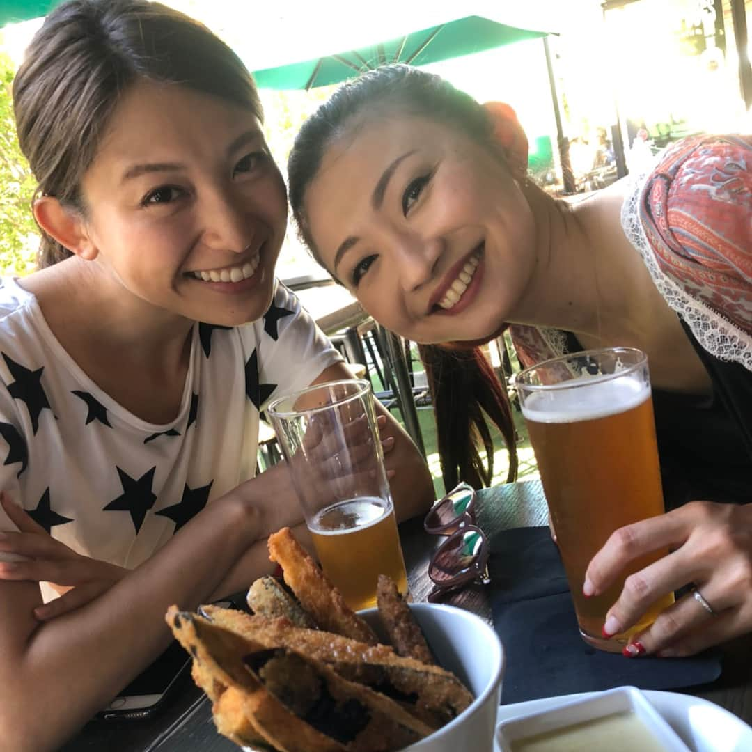 市原彩花さんのインスタグラム写真 - (市原彩花Instagram)「One more beer,please♡🍺😆 . #beer#ビール#ビール女子 海外のBARでの注文は「Most light beer please!(一番軽いビールください)」的な事を言う😋笑 伝わればok👍 ライトなビールが好きだから、最近一番好きなのは糖質ゼロビール笑 太らなそうだし安いし、最高じゃない？❤️ . にしても🍺の写真多いな笑 飲むの辞めたら痩せそうだしお金貯まるのになーって思う🤔 思うだけだけど。 オーストラリアのおススメなライトビールあったら教えてください😆← #あーちゃんの🍺シリーズ #あーちゃんの海外シリーズ #あーちゃんオーストラリア」2月28日 21時31分 - ayaka_ichihara