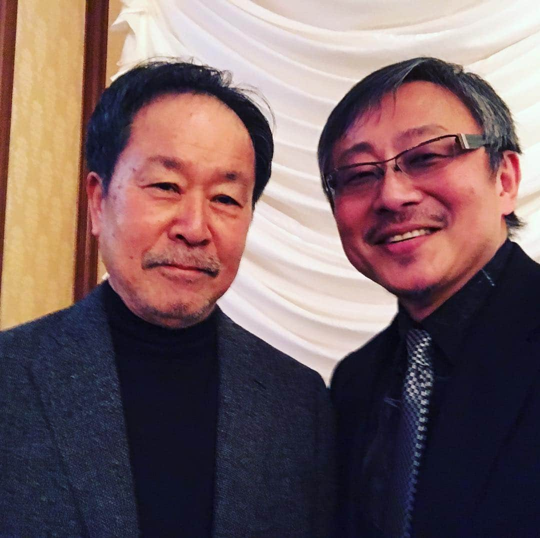 松尾貴史さんのインスタグラム写真 - (松尾貴史Instagram)「敬愛する太田和彦さんからお声がけいただいて、光栄な一枚を。毎日新聞のコラムをお褒め頂き感無量。  #太田和彦」2月28日 21時28分 - kitsch.matsuo