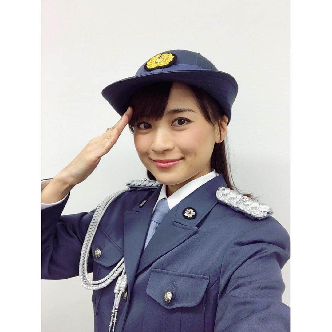 繁田美貴さんのインスタグラム写真 - (繁田美貴Instagram)「*＊ 今日2/28(水)は24:12〜 『リトルトーキョーライフ』にも出演しています☆ ん？ということは実質3月！？ 時の流れは早いですねぇ。 #そんな今夜 は #鑑識 についてHey!Say!JUMPの皆さんが #質問道場 しちゃいます！ #収録 時 #写真 を撮り忘れたので #警察 絡みの写真を探したら、 #数年前、#一日警察署長補佐 をさせて頂いた時の #過去pic がありました。 #さて この時 #一日警察署長 は誰だったでしょう？ #正解は明日☆ #まずは #リトルトーキョーライフ を #ぜひご覧下さいね♪ #鑑識7つ道具 等、かなり興味深いです！！」2月28日 23時56分 - handa_miki