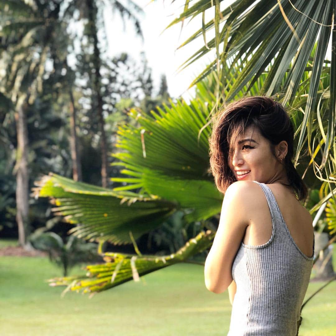 月本えりさんのインスタグラム写真 - (月本えりInstagram)「#throwbackthursday 🌴🌿☘️🍀🌴🌿☘️🍀🍀 #tbt #Singapore #🇸🇬 #beautifulweather #cantwaitforsummer #summer #garden #huge #green #nature #naturally #dusk #sunset」3月1日 12時29分 - eritsukimoto