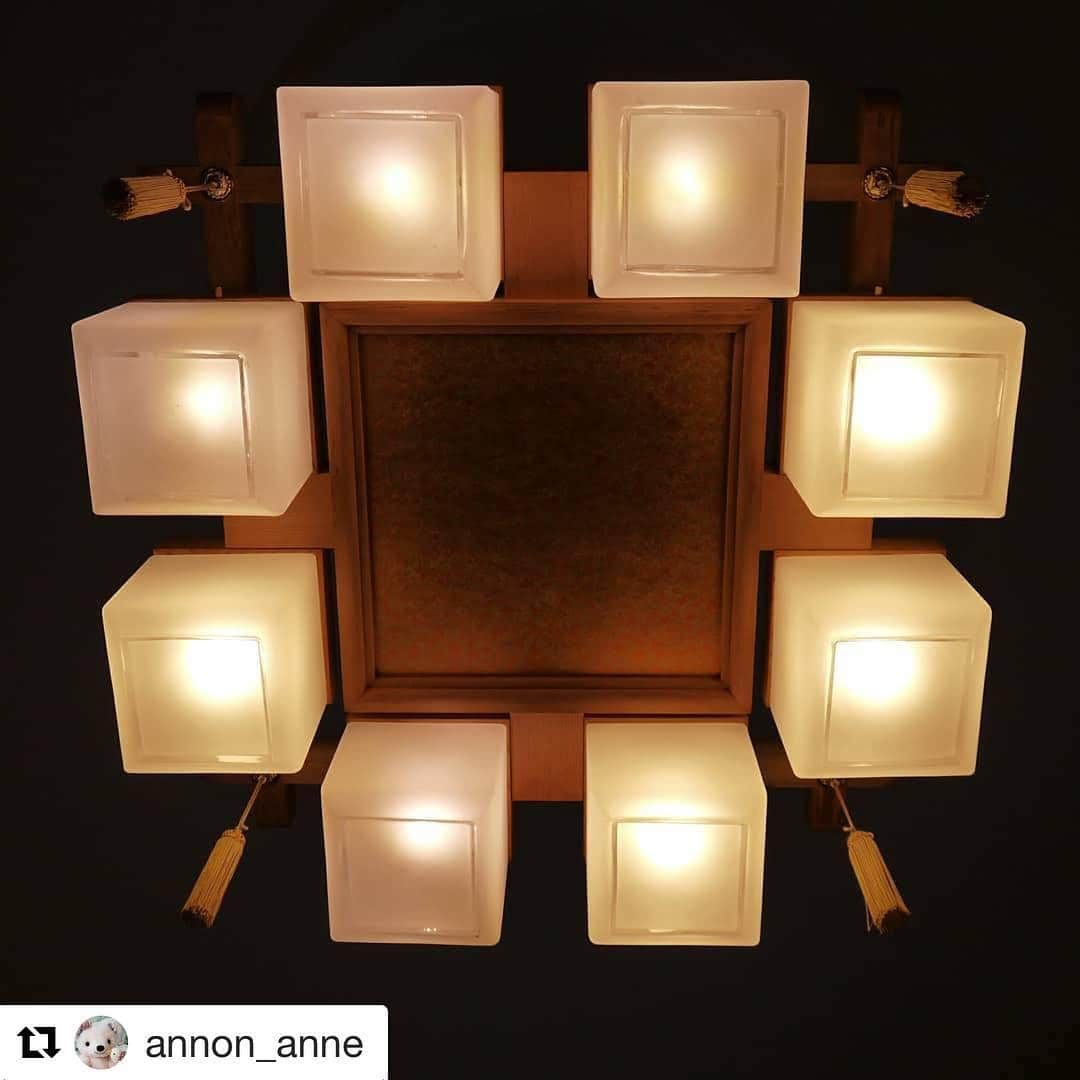 旅して体験！北海道さんのインスタグラム写真 - (旅して体験！北海道Instagram)「#Repost @annon_anne (@get_repost) ・・・ *** 国指定重要文化財 豊平館  お部屋には ウメ ツバキ シャクヤク ボタンなど それぞれ お花の名前がついていて 灯りも違います  これはツバキのお部屋の灯り ここだけなんだか和風  今日はパン教室行って クロワッサンとキッシュ やる気の2コマ 計6時間 疲れたぁ  #北海道 #hokkaido #hokkaidolikers #hokkaidosgram  #total_lights #撮って旅北海道  #こころから #anaタビキブン #旅 #旅行  #国指定重要文化財 #豊平館 #洋館巡り#建物探訪 #灯り#あたたかい光 #照明 #照明器具」3月1日 9時34分 - hokkaido_taiken