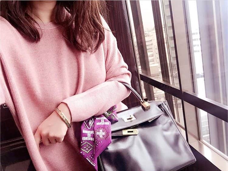 宮本莉子のインスタグラム：「. . 急遽 来週千葉に帰っちゃう😢💓 もう少し 暖かい沖縄に居たかったな〜。 . ⭐️⭐️⭐️⭐️⭐️⭐️⭐️⭐️⭐️⭐️⭐️⭐️⭐️⭐️⭐️ . . 🌟夢を遮る1番の障害は、自分の経験で培われた思い込み🌟 . OLやサラリーマンの月収を越える副収入 . 「そんなうまい話怪しいだけ…」 「簡単に稼げたらみんなやってるし」 . そう考える人はごく普通のまともな感覚だと思います。 私も3ヶ月前までそう思っていましたから…😥 .  1年以内に月収100万になることが可能である事実は 絶対にメディアでは伝えません。 . . テレビでも、新聞でも、雑誌でも 学校でも教えてはくれません。 . .一般に公開したら、 みんな本業やめて副業に走ってしまいますよね🤔 そうなったら、日本経済は成り立たなくなります。 . でもネット上では多くの 『稼ぐ方法』が存在するのは事実なんです❤️ . 中には詐欺商材も蔓延していますが… 私が行なっている副業ビジネスは 大手企業が管轄のものですし、 ネット上で溢れている『稼ぐ方法』の中では もっとも簡単な副業になります🙆✨ . サポート体制もばっちりです😤💓 稼げるようになるまでまでサポートします👍 . せひ一緒にはじめてみませんか？ . 興味がある方はご連絡くださいね🙋❤️ DMもしくはプロフィールのURLをワンクリック！ 私の公式LINEを追加して下さいね！ ※ 勧誘は一切しません🙆 . ⭐️✨⭐️✨⭐️✨⭐️✨⭐️✨⭐️✨⭐️✨⭐️ . #フォロー#フォロバ#いいね#いいね100 #いいね返し#相互フォロー#follow#follower#冬メイク#千葉#ルクア#メイク#ホットヨガ#オーガニックコスメ#グルテンフリー#miumiu #沖縄 #スターバックスカード#温泉宿#ナイトプール#初期費用#隙間時間#アラサー#クオリティファースト#スマホ#インターネットビジネス#ららぽーと横浜#権利収入#アフィリエイト#ディオールコスメ」
