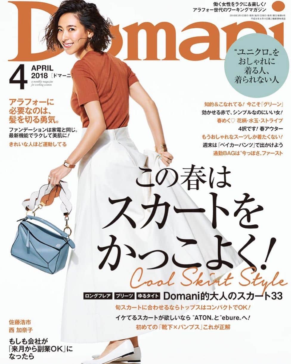 小泉里子さんのインスタグラム写真 - (小泉里子Instagram)「今日は @domani_official 4月号の発売。かっこよくスカートはいてこっ！♡」3月1日 21時46分 - satokokoizum1