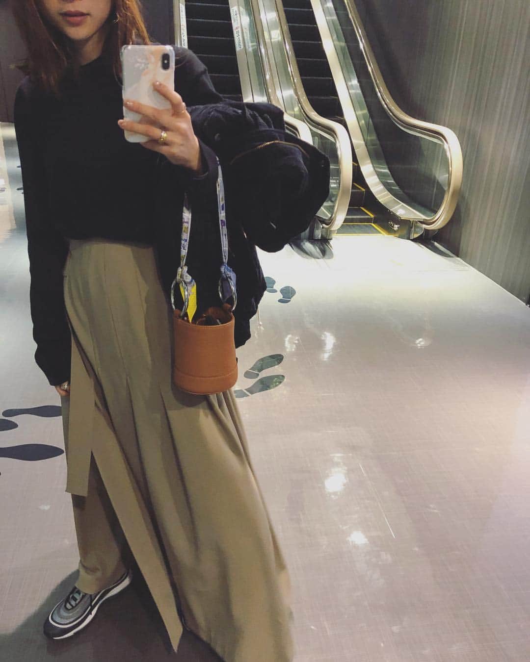 野尻美穂のインスタグラム：「あったかくて最高だけど花粉で顔面は最悪だよ☺️🤣 #病院の薬効かない🤔 #春服#uniqlou#beamsboy#maturely#nike#室内なのに強風の場所」