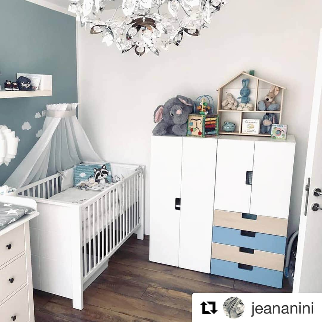 IKEA Austriaさんのインスタグラム写真 - (IKEA AustriaInstagram)「Wir schicken schwedische Grüße ins Tiroler Kinderzimmer von @jeananini. Haben es deine Kleinen auch so schön? 👉 #IKEAat #Regram // STUVA Aufbewahrung mit Türen, weiß € 88,-」3月1日 17時42分 - ikeaaustria