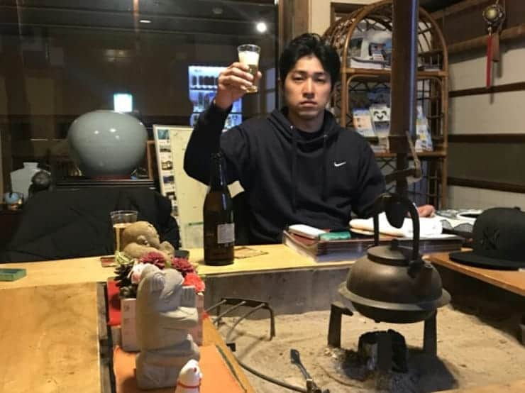 吉本拓さんのインスタグラム写真 - (吉本拓Instagram)「芦ノ湖で釣りの後は、松下と箱根湯本に寄って温泉入って瓶ビール飲んで、ロマンスカーで弁当とワンカップ。  #至福」3月1日 19時58分 - daitakutaku